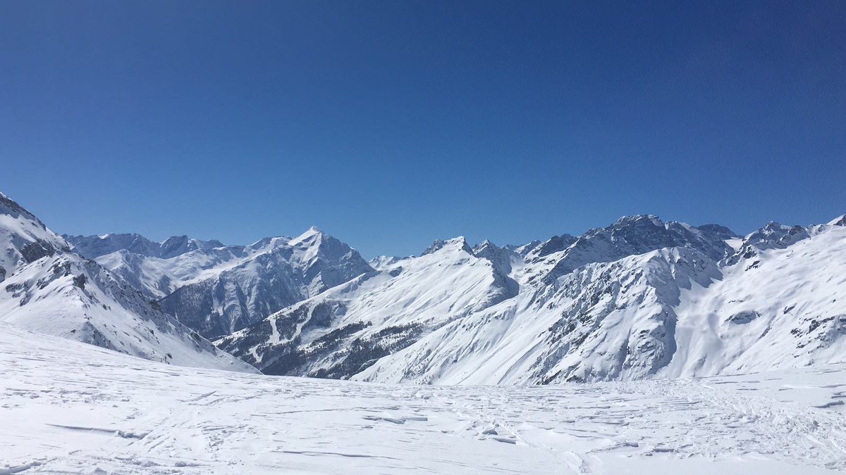 Chevalier_ski's tweet photo. The weather has been great this week! Send us your best photos of the week, we love to see what you’ve been up to #mountainmemories https://t.co/5wH2FlqQKS