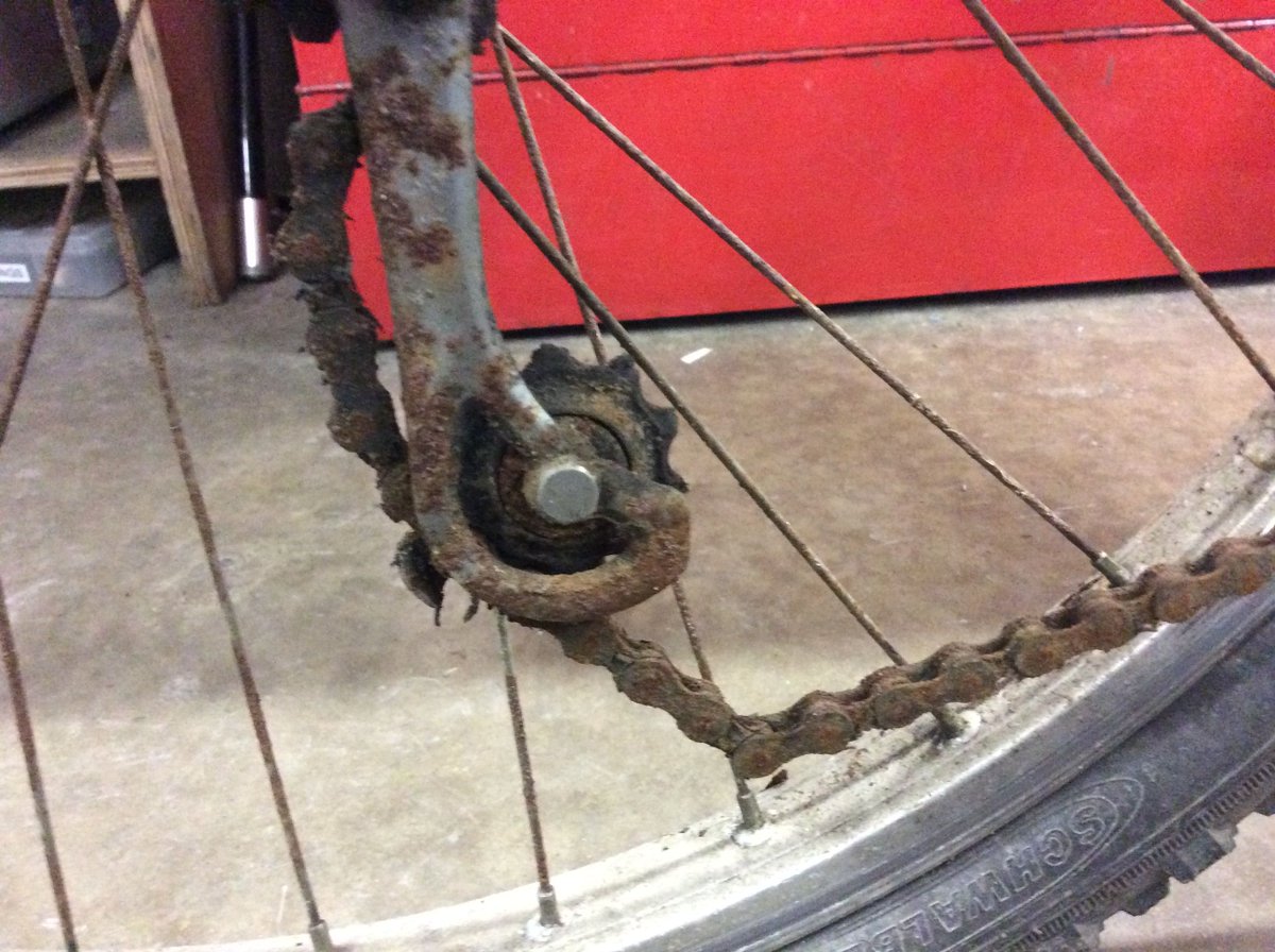 "My chain jumps." #saturdaybikefaults #treatsfromthebackoftheshed