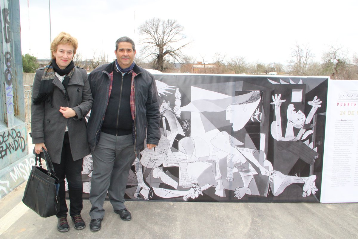 Arganda_Ayto's tweet image. Alrededor de 800 personas participan en una nueva jornada de puertas abiertas del Tren de #Arganda, con viaje gratuito y una recreación histórica en el Puente de Arganda