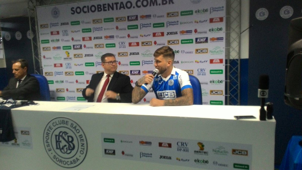 VersusEsporte's tweet photo. São Bento anunciou a contratação do zagueiro Aislan, de 30 anos ex-Náutico e Macaé. O vínculo será até abril de 2019. #SaoBento #Aislan https://t.co/eacduKublf