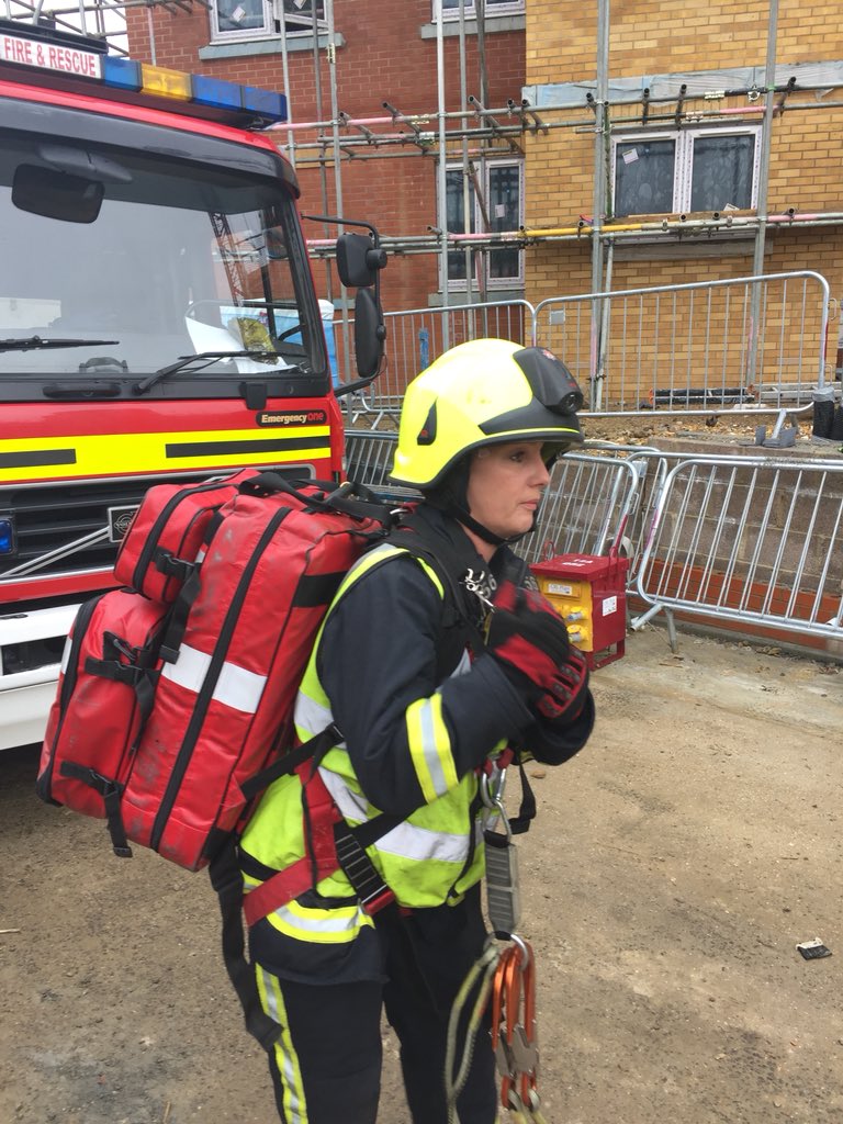ASDFire1's tweet image. Teams prepare to rescue two casualties #realistictraining @Redbridge53 @AndyBowersHFRS @Hightown56 @hfrs_control