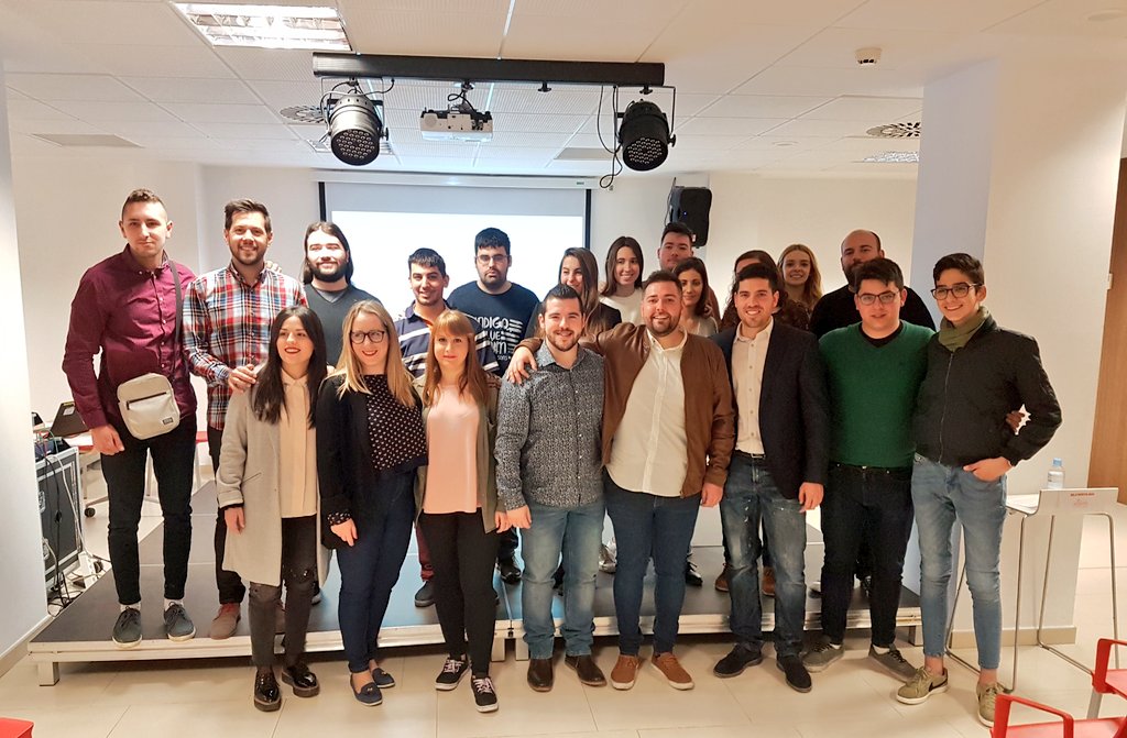 franlopezlo's tweet photo. Molts encerts @XisketMartinez i al nou equip de @JSPVHortaSud per a continuar fent la #RevolucióGeneracional i solucionant els problemes del jovent valencià https://t.co/UJpNBEEGxL
