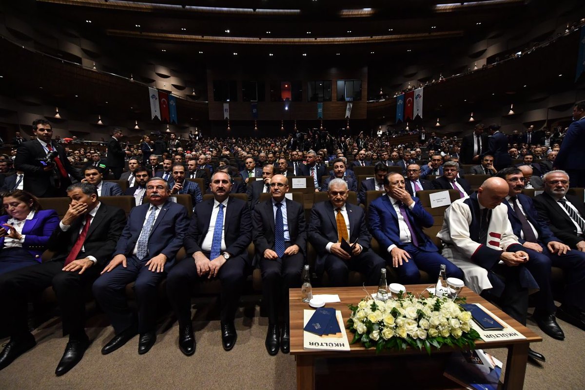 abdulhamitgul's tweet photo. Bilim,teknoloji ve sanatta öncü üniversitelerimizden Hasan Kalyoncu Üniversitesi'nin düzenlediği, Sayın Başbakanımız Binali Yıldırım'a fahri doktora tevcihi ve 10. Yıl Akademik Ödül Töreni'ne katıldık. https://t.co/7P0Hw7u7zb