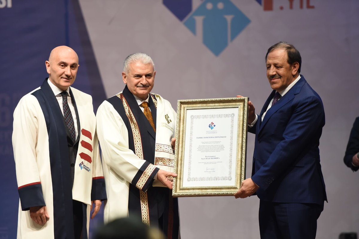 abdulhamitgul's tweet photo. Bilim,teknoloji ve sanatta öncü üniversitelerimizden Hasan Kalyoncu Üniversitesi'nin düzenlediği, Sayın Başbakanımız Binali Yıldırım'a fahri doktora tevcihi ve 10. Yıl Akademik Ödül Töreni'ne katıldık. https://t.co/7P0Hw7u7zb