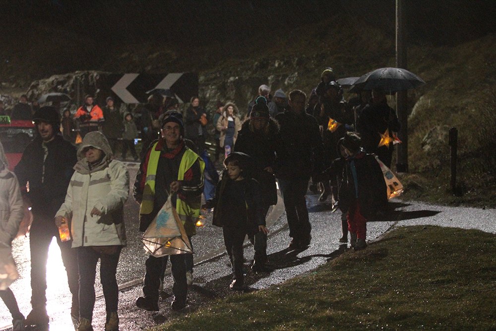 friendsofbside's tweet image. Well done &amp;amp; thanks to all of you who came to the parade last night! It was wonderful to see so many people come out ! What a great community we have here on #portland windowwanderland.com/event/portland…