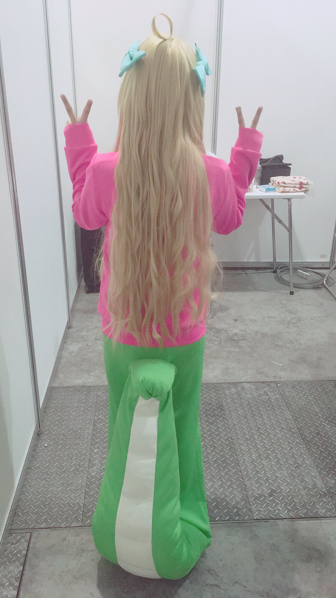 【鈴木愛奈サイン入り】邪神ちゃんドロップキック　こけし 鈴木愛奈サイン入り】邪神ちゃんドロップキック こけし - メルカリ