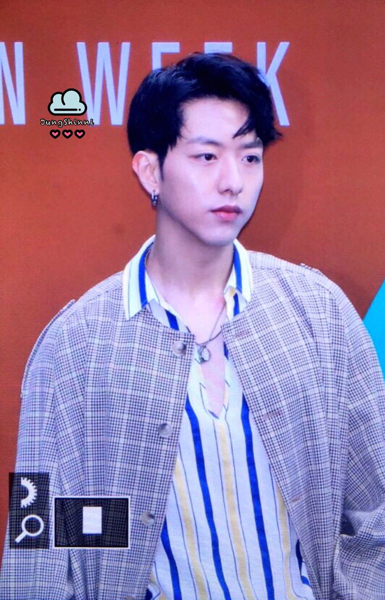 _JungShinni's tweet photo. #이정신  #leejungshin 
180324 서울패션위크 
역시 우리정신아❤️😭@MentalShin https://t.co/SheH37Srxv