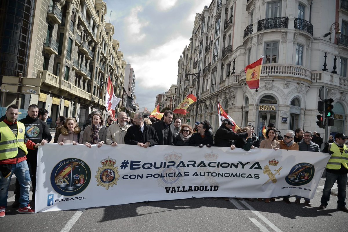 LuisFuentesRo60's tweet photo. Hoy es un honor estar en la calle pidiendo justicia para aquellos que a diario están en las calles protegiendo a nuestras familias. Reconocimiento y gratitud. @jusapol @jusapolpucela https://t.co/JJ0FPdF4LT