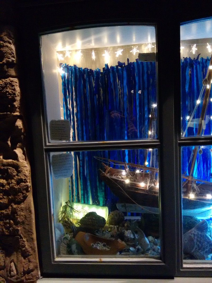 friendsofbside's tweet image. Wander through the streets on the Isle of Portland to discover a magical walking trail that lights up our streets! Visit the map here: windowwanderland.com/event/portland…