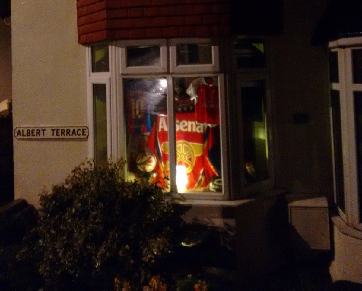 friendsofbside's tweet image. There’s still time to participate in @windowwander - you can use fairy lights or house hold objects or use the opportunity to promote a cause you support! windowwanderland.com/event/portland…