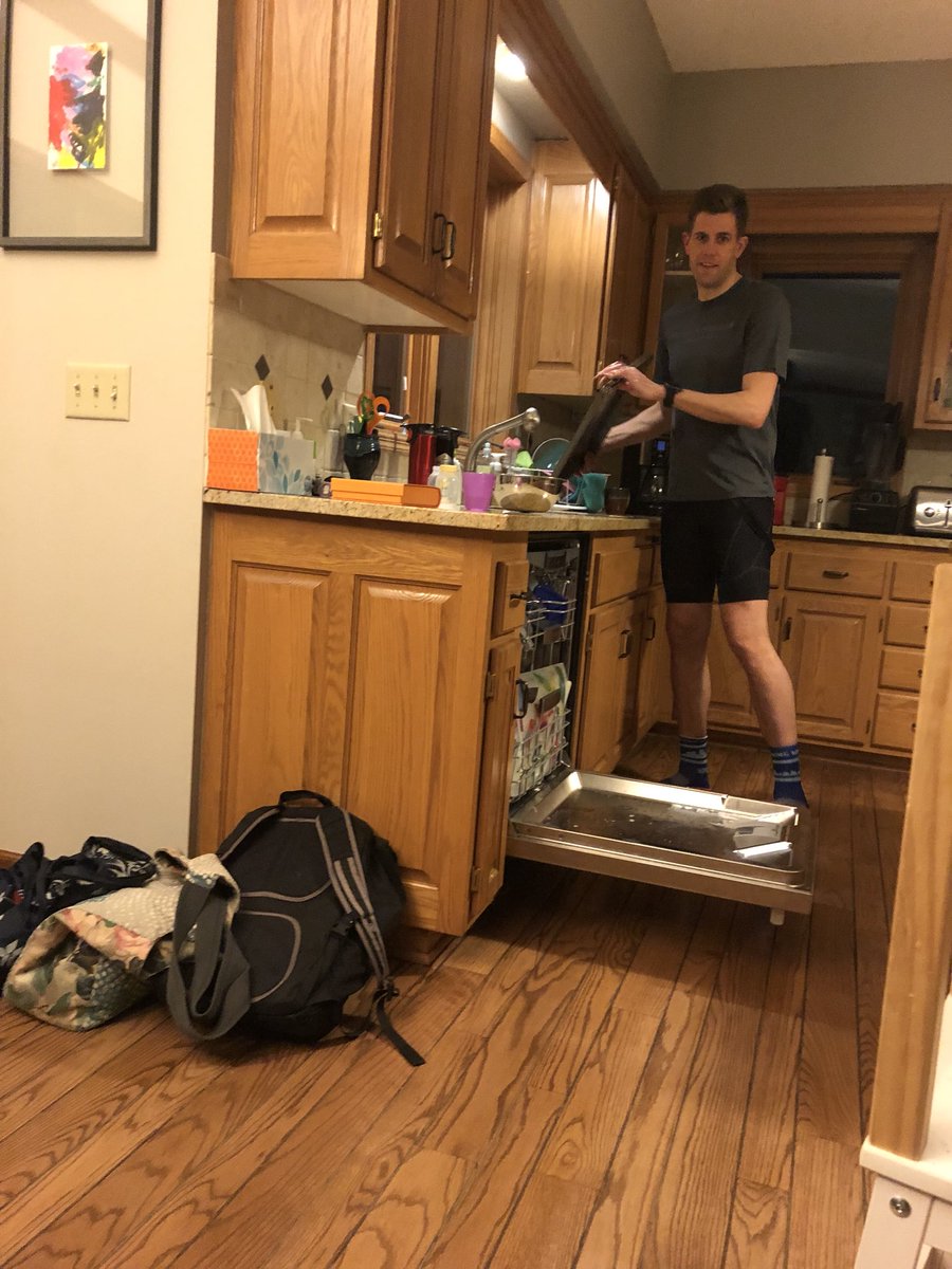 Babyfranchise14's tweet photo. These are 4 of the 16 pictures I took of my dad putting away dishes. No connection to the previous 4 of 16 photo montage. https://t.co/L8sxEvHm4C