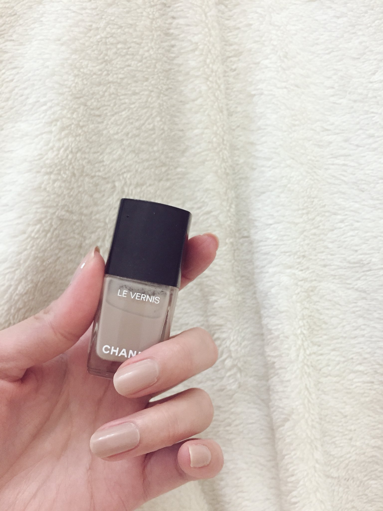 いずみん この春ずーっと愛用してるのがシャネルの559 番frenzy ピンクベージュともグレージュとも言えぬ絶妙な色合いでさすがシャネル様 ブルベだけどベージュ大好きで これは本当にきれい イエベさんも合うかもと思える万能カラー ニュアンス いずみん この春ずーっと愛用してるのがシャネルの559 番frenzy ピンクベージュともグレージュとも言えぬ絶妙な色合いでさすがシャネル様 ブルベだけどベージュ大好きで これは本当にきれい イエベさんも合うかもと思える万能カラー ニュアンス