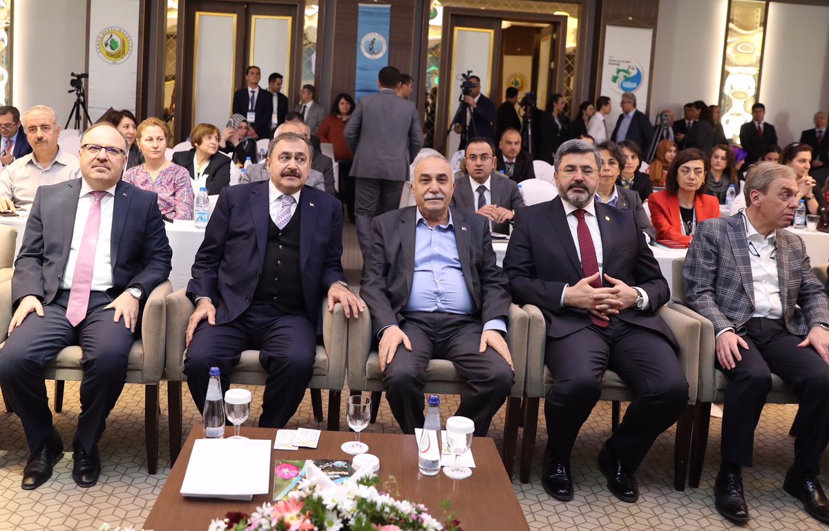 VeyselEroglu's tweet photo. #Afyonkarahisar 3. Tıbbi Aromatik Bitkiler Çalıştayı kapanış oturumuna iştirak ettik. Orman demek sağlık demektir. 2002 yılında 31 bin ton olan üretimi 586 bin tona çıkardık. Orman ürünlerini daha da geliştirerek ihracatımızı 2023 yılında 5 milyar dolara çıkarmayı hedefliyoruz. https://t.co/F3zQUKvQPt