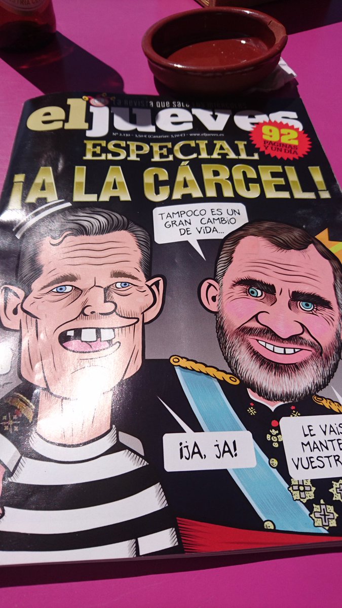 pablopelin's tweet photo. Estoy leyendo @eljueves y no puedo evitar cuando leo / veo algo que me gusta tocar la foto e intentar darle like... 
😂😂😂 https://t.co/a4kKZquiqj