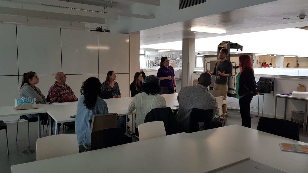 fayedavies's tweet photo. #eastsidePR @KellyinPR @iain_a_taylor and BA student Erin fielding questions about Music Industries and PR @MyBCU @bcumedia #domediadifferently https://t.co/f63zSBLWtH