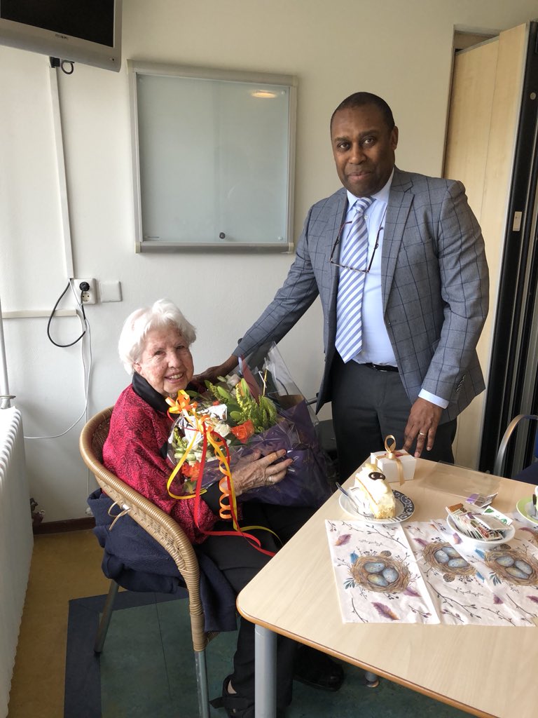 We hebben er weer een 100-jarige bij in #adamzuidoost. Van harte mevrouw Middendorp. 🌺🎉