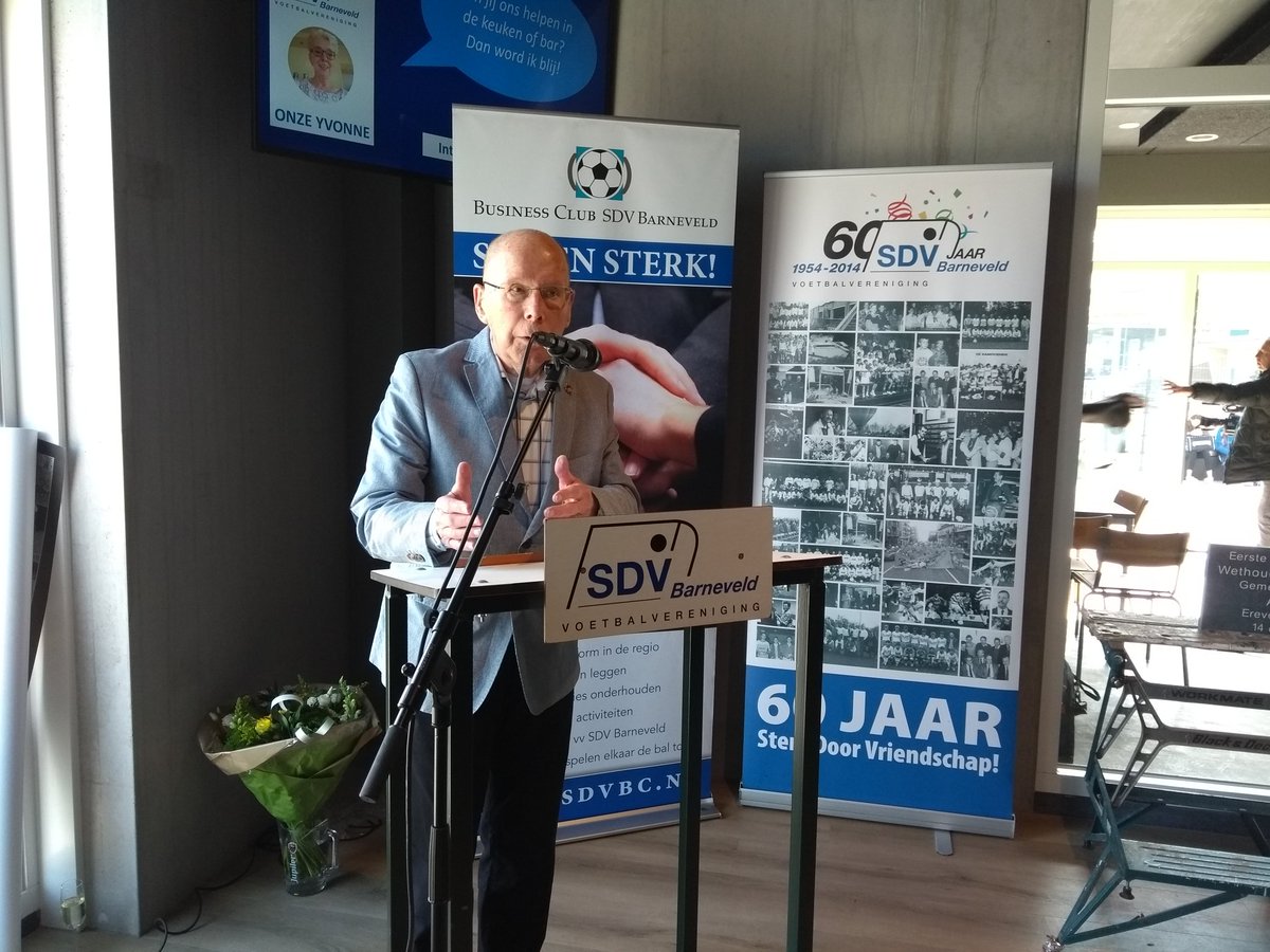 Ab Nikkels, zojuist benoemd tot erevoorzitter van SDV Barneveld