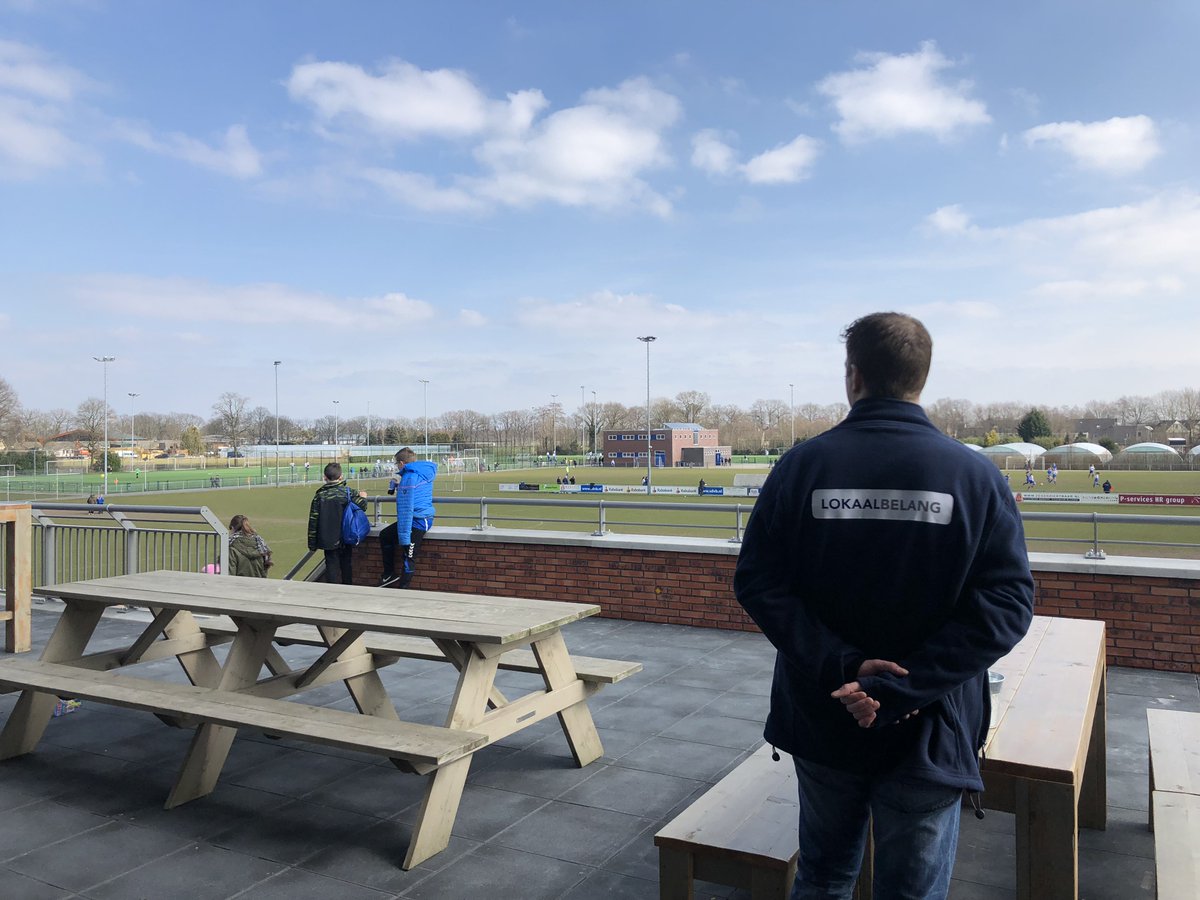 Opening nieuw clubhuis @SDV_Barneveld door ere-voorzitter Ab Nikkels en weth. Dorrestijn. Wat is het mooi geworden! Gefeliciteerd.