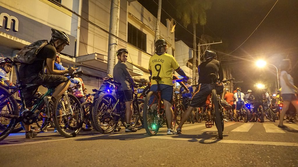 zambocitygovt's tweet photo. Mayor Beng Climaco leads the #EarthHourPH2018 observance at the Plaza Rizal of Zamboanga City. We also have the different bike riders who happily joined the call of WWF. Todo este por la amor de Ciudad de Zamboanga and for our future! #connect2earth #EarthHourZambo https://t.co/rCY853t0K0