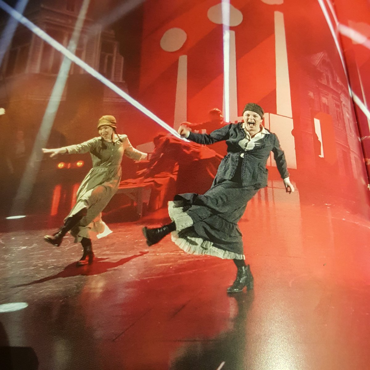 cristamari's tweet photo. Vahvaa ja väkevää. Tunnetta. Loputonta itkua. #Tytöt1918 Kiitos @TTTeatteri. #Tampere https://t.co/fM9nlYlUxY