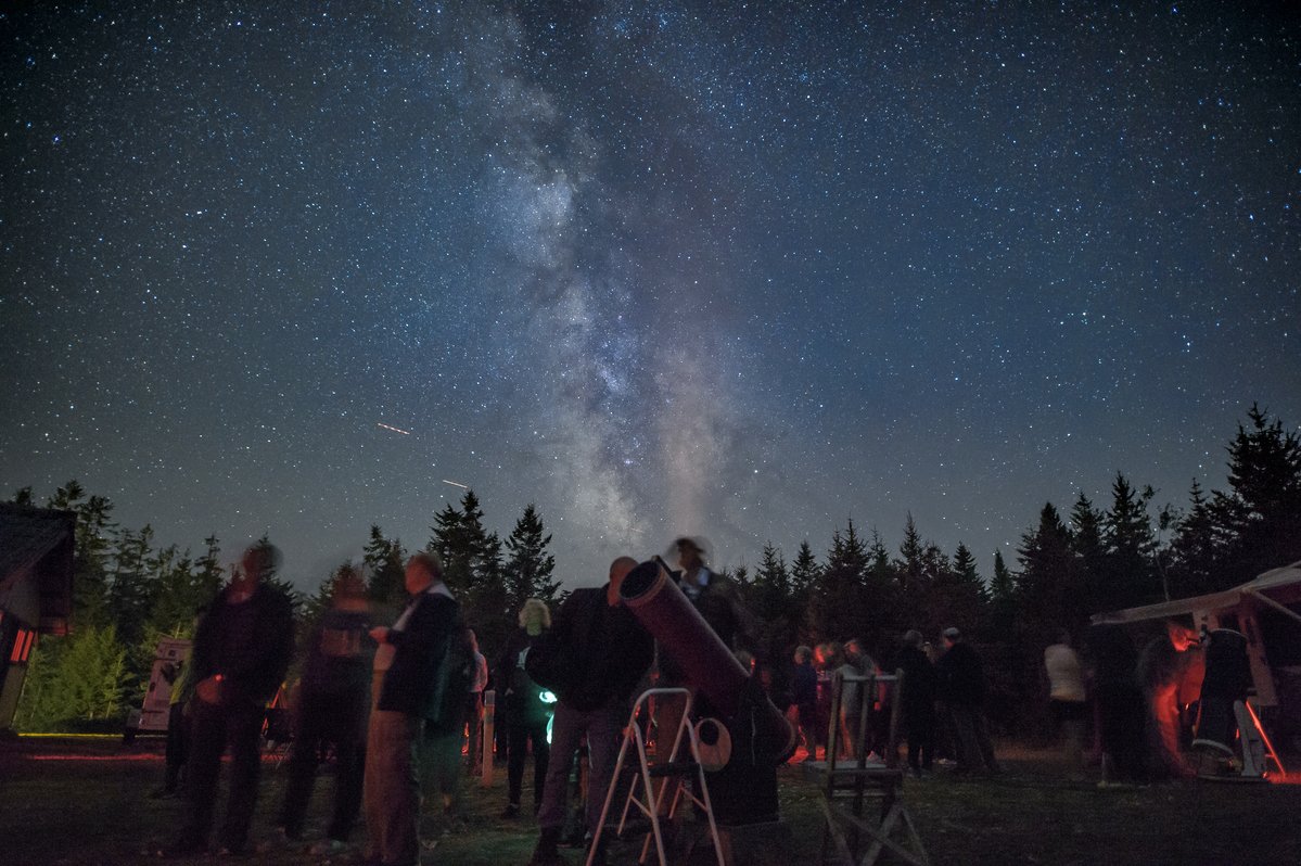 ParksCanada's tweet photo. Who’s taking part in #EarthHour tonight at 8:30 p.m.? 🌎 Join us and turn off the lights for the #environment! We encourage you to keep it green all year long, learn more about #conservation and #climatechange: https://t.co/2c3kpjDmKX #Connect2Earth #ScienceWithAView https://t.co/L7GuEGhali