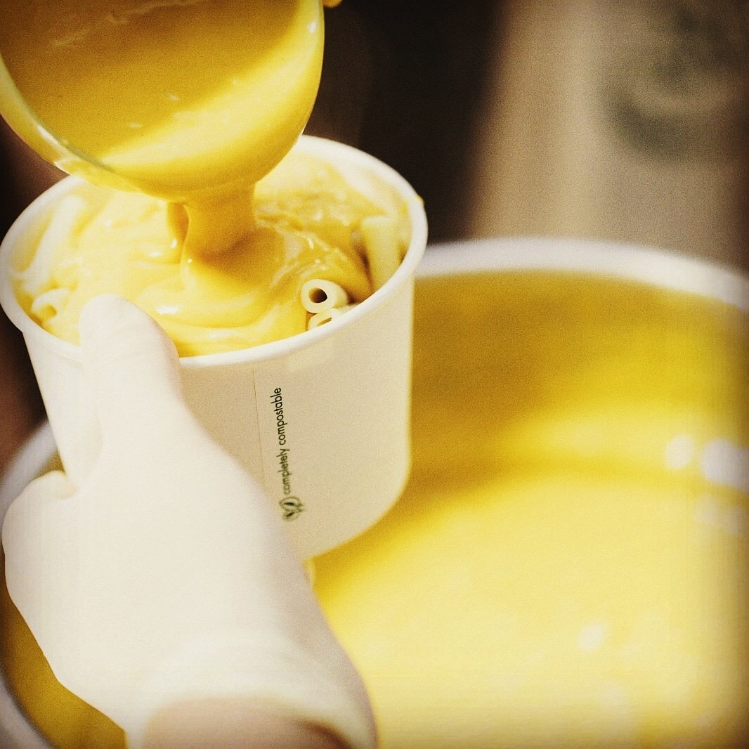eat_mac_n's tweet photo. If you're at @vegfestuk #Brighton today then heaven is within easy reach! Find us at stand CAT13 near the entrance :) #dairyfreemac #dairyfreemacncheese #glutenfreemacncheese #glutenfreemac #divine Please RT &amp; share the joy! https://t.co/YWOs8UOF3W