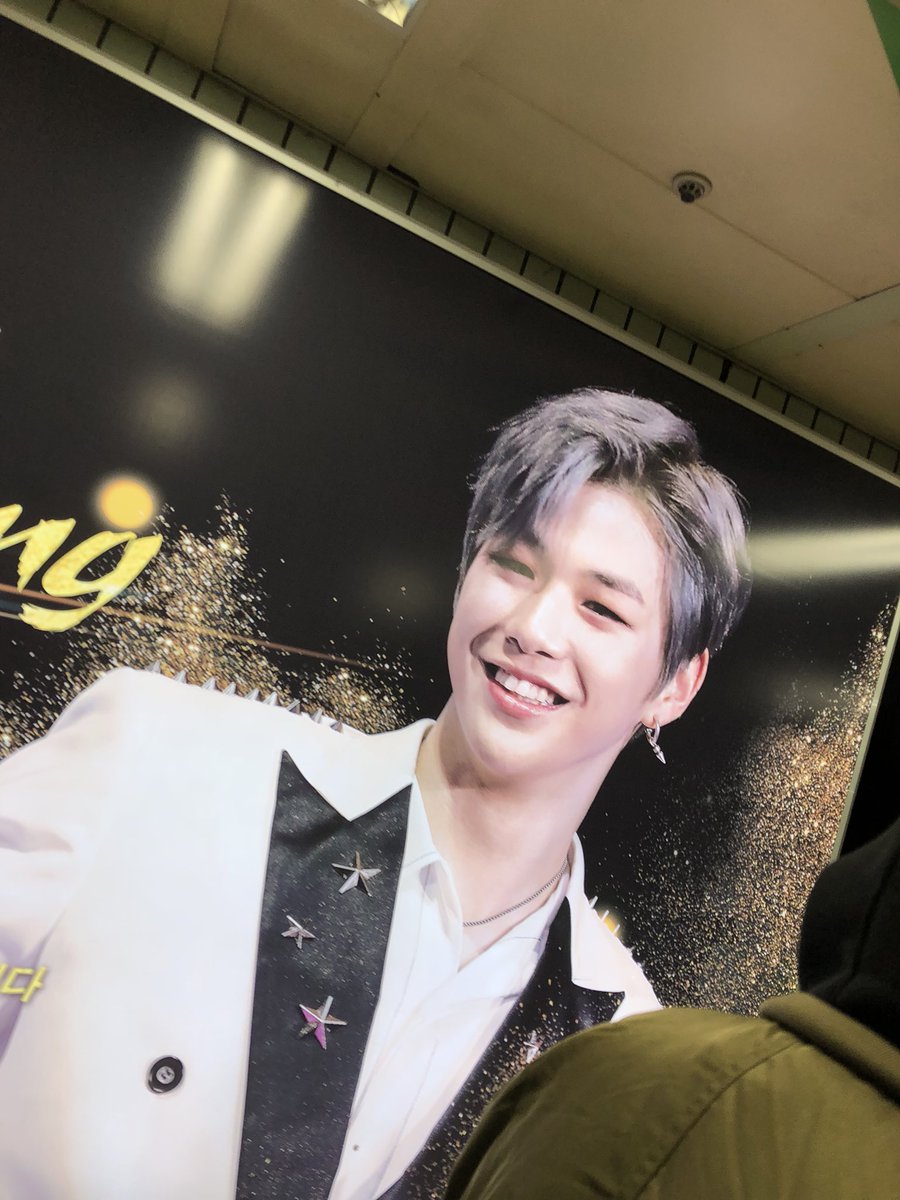 everythingseoul's tweet photo. อยู่เกาหลีมันดีแบบนี้แหละเดินลงซับเวย์ก้เจอ เห็นแบบนี้แล้วชื่นใจ💛#รีวิวเกาหลี https://t.co/E0kACF15uv