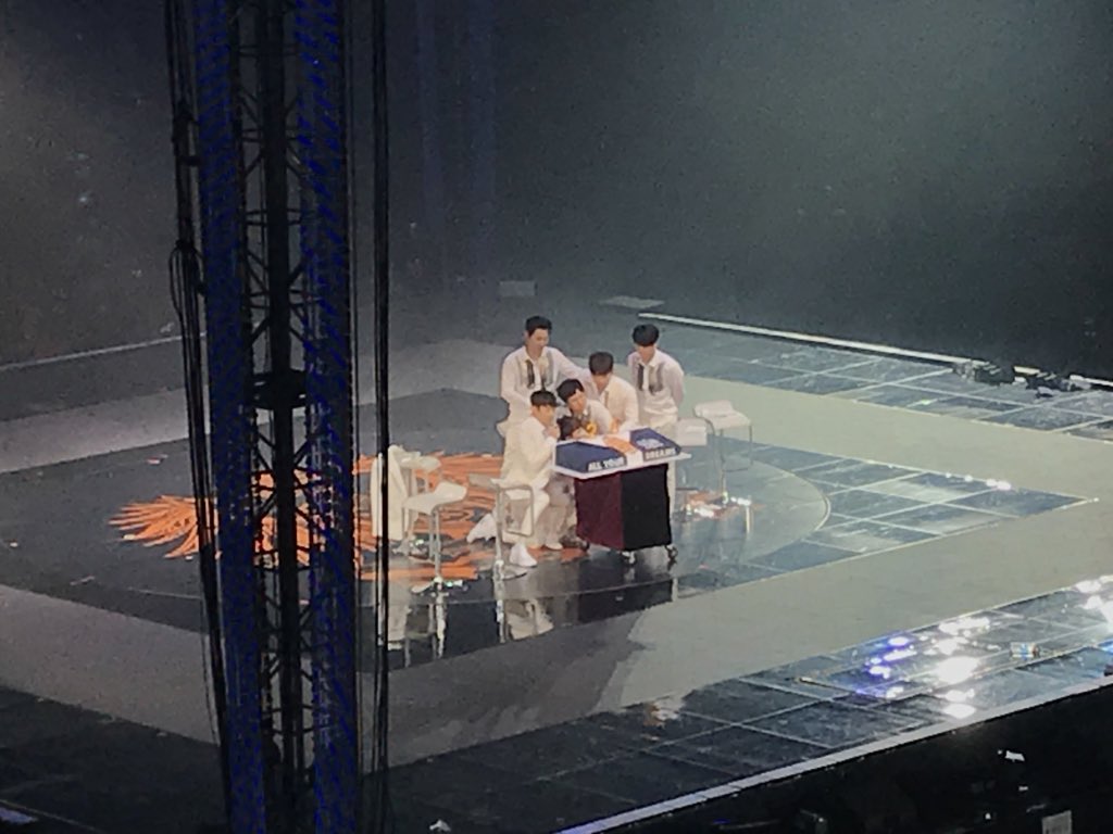 sajeda46's tweet photo. احلى ذكرى مع احلى اعضا 😍😍 
وكبروا وصار عمرنا 20 سنه 🌸💞
Happy birthday to shinhwa happy cha cha cha 🎉🎉 happy birthday happy birthday to shinhwa cha cha cha 🎉🎉🎉🎉🌸🌸
#شينهوا_عشرين_سنه

 #신화야_스무살을_축하해 https://t.co/oHm7bLMNYu