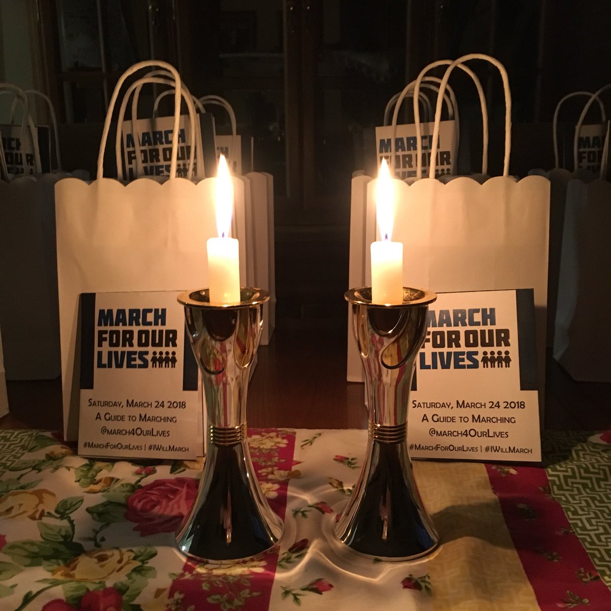 beethechange17's tweet photo. I’m giving up one day with our children in support of all those parents who were forced to give up a lifetime with theirs. #Iammarching not to take away guns from good people. #iammarching so that we don’t give guns to bad people. #notonemore #MarchForOurLives https://t.co/uirz85cUtE