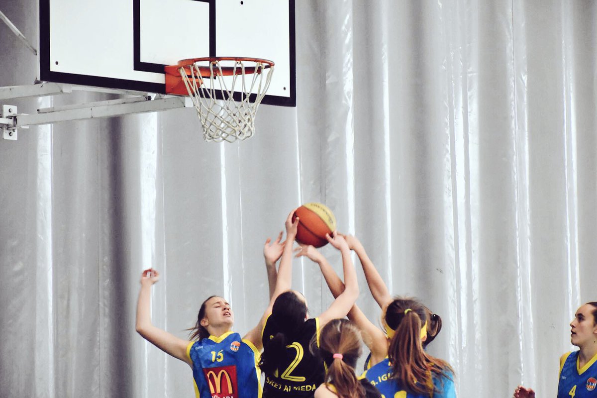 ASRBasketAlmeda's tweet photo. 🏀 @CBIgualada A 49 - #IF2ALM 77

#goAlmeda #jornadaAlmeda #basketAutèntic https://t.co/0WnuvNKVT9