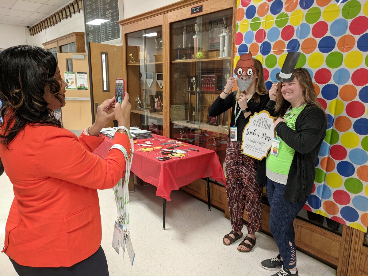 The #SelfieSpot photo competition is on at the SWMO #edtechteam Summit !