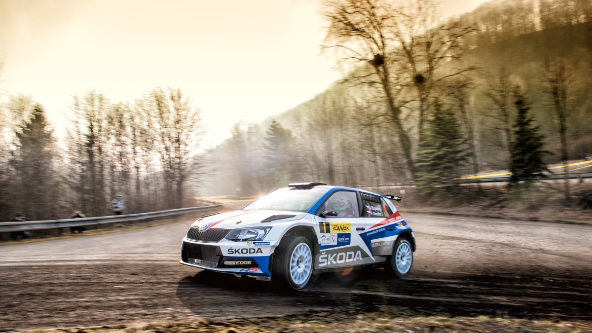 #ValašskáRally 🇨🇿 after SS3: Jan #Kopecký comfortably leads the pack, winning all stages of the 1st loop. #ŠKODA #Motorsport driver leads his teammate OC #Veiby (P2 o/a) by 23.0 sec. 5 #FABIA R5s in Top 10. 4 more stages (44 km) to go in the 1st leg today afternoon