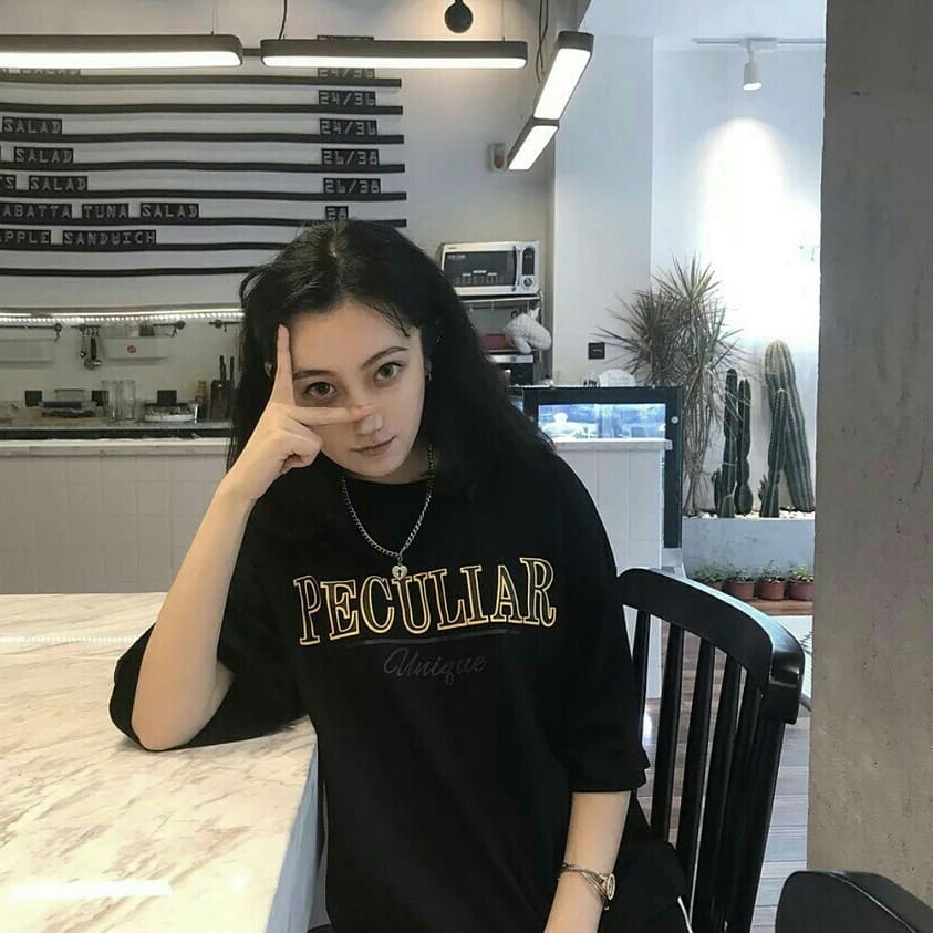 KoreaStudioz's tweet photo. ��พร้อมส่ง💫
โอเวอร์ไซส์งานสกรีน แนวสตรีท ลาย PECULIAR
อก 44" - 46"
สี : ขาว ดำ เหลือง ฟ้า
ราคา 150-.
#เสื้อสไตล์เกาหลี #เสื้อโอเวอร์ไซส์เกาหลี #รับตัวแทนฟรี https://t.co/E9CsOHNlOS