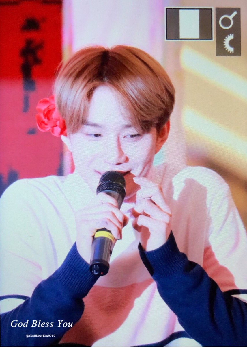 GodBlessYou0219's tweet photo. 180324 고양 스타필드 팬싸인회
열심히 싸인한 오른쪽 손 🖊 범벅
#정우 #JUNGWOO #NCT #NCT_U #NCT2018 https://t.co/HJFXv3vz1s