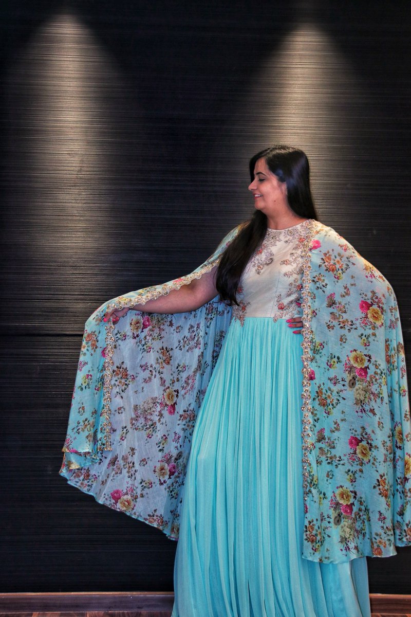 AsmitaMadhu's tweet image. All you bridesmaids preparing for the summer weddings coming up, here's 6 looks I styled at @ZingbiFashion Designer wear showroom, covering you from haldi to cocktail party. 
acemat.blogspot.in/2018/03/clay-p…
#FashionBlog #ChennaiFashionBlogger #ShaadiReady #Acemat