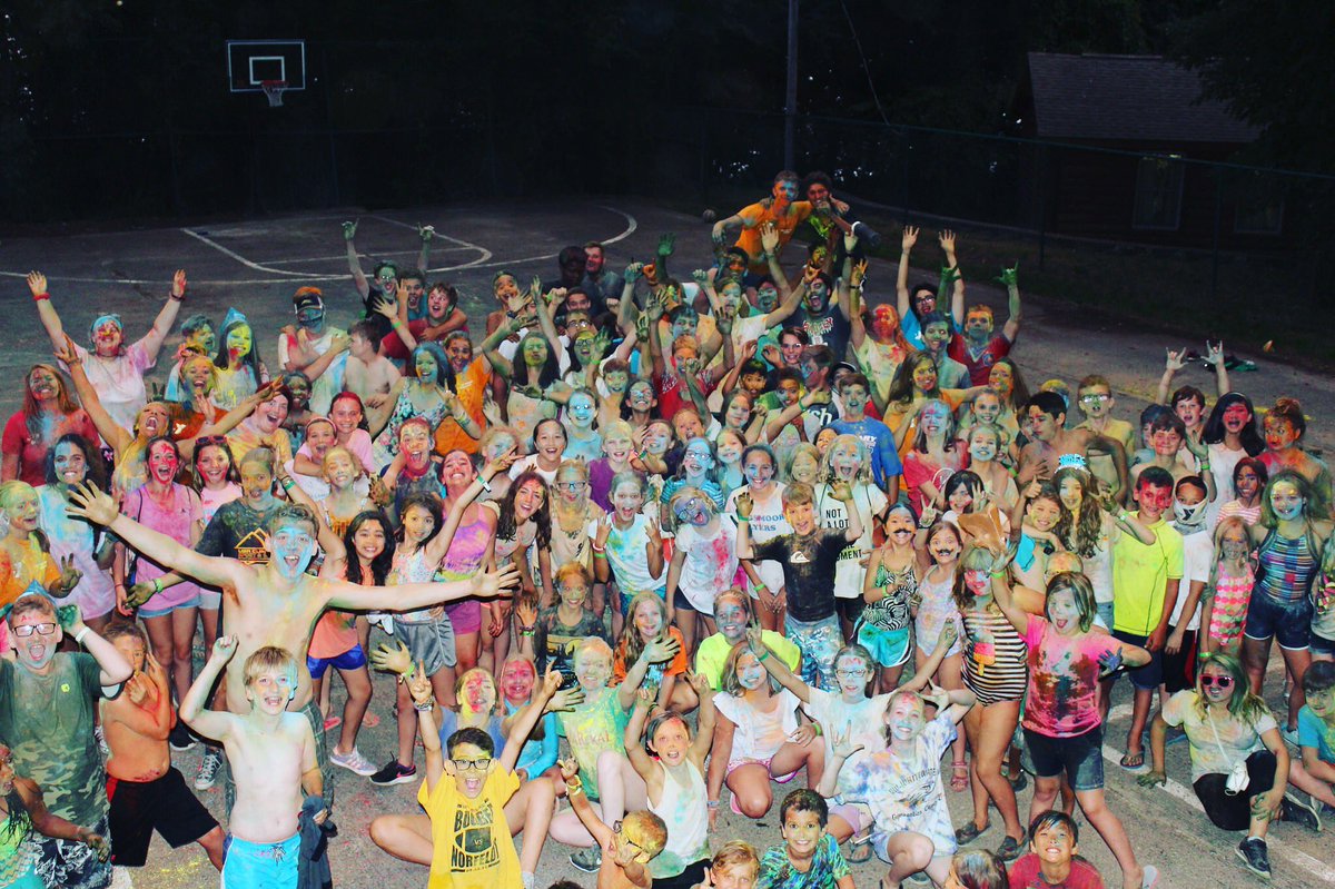 MichiganYcamps's tweet photo. COLOR WAR! Great group shot of campers and staff #miycamps https://t.co/YfD5hrWg0P