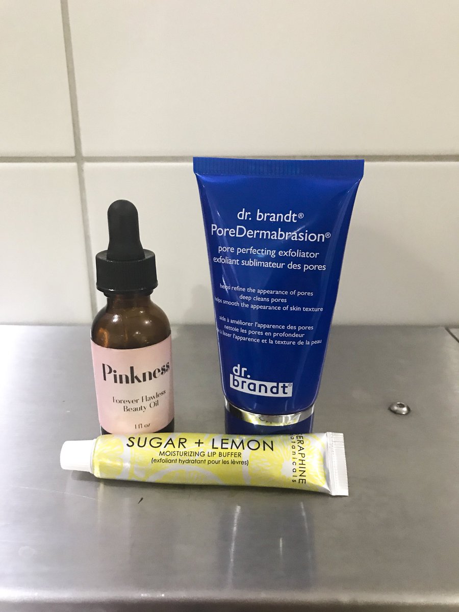 suzzsTravels's tweet photo. Who else freshens up at airports to keep the day going? We can’t waste a day of vacation so every minute counts. These are our life savers. What are yours? https://t.co/MXyjEATX9H