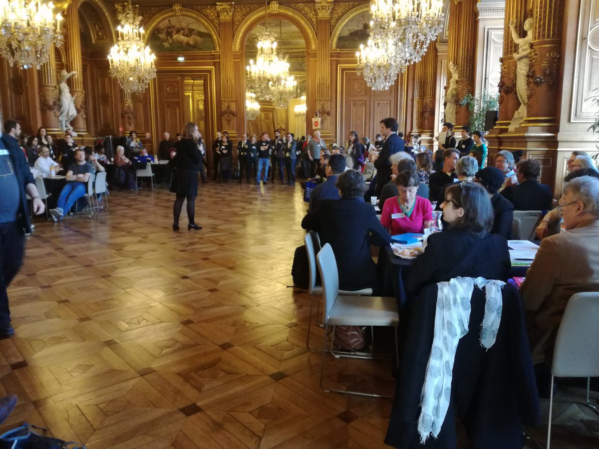 DemocracyOS_FR's tweet photo. La journée de la #participationcitoyenne, c'est parti ! Venez échanger sur notre stand, découvrir l'outil #DemocracyOS et nos projets jusqu'à 16h30 à l'hôtel de ville 👋 https://t.co/vCoeIculuc