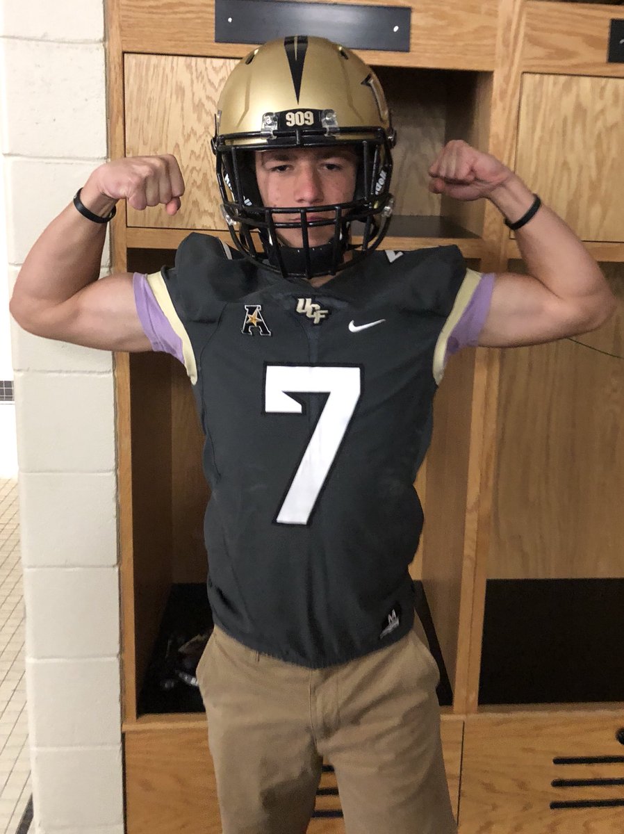 Nic_Fernandez7's tweet photo. Lit unofficial visit yesterday at UCF Thank U #KnightsDoItRight #UCFFootball #RatPakFinest #GoKnights @CoachAGWaseem @KeiwanRatliff @coach_OBRIEN @coachjoshheupel @CoachDwyattUCF https://t.co/Uti312AHJS