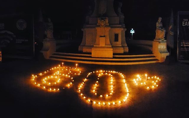 zambocitygovt's tweet photo. Zamboangueños light up the 60+ plus sign for #EarthHourZambo 🔥🌏💡 #Connect2Earth #EarthHour2018 #EarthHourPh https://t.co/6YDMb3VN9d https://t.co/IFtqyYLPQF