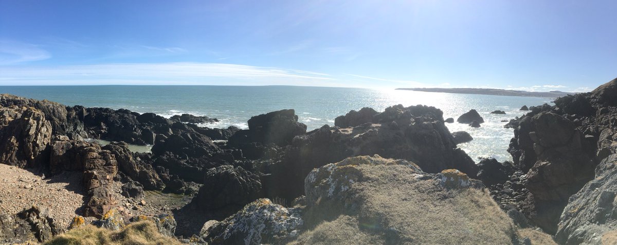 __kadie's tweet photo. Beautiful day for fieldwork in Stonehaven! @GEOELLE https://t.co/ZpWch4OmYh