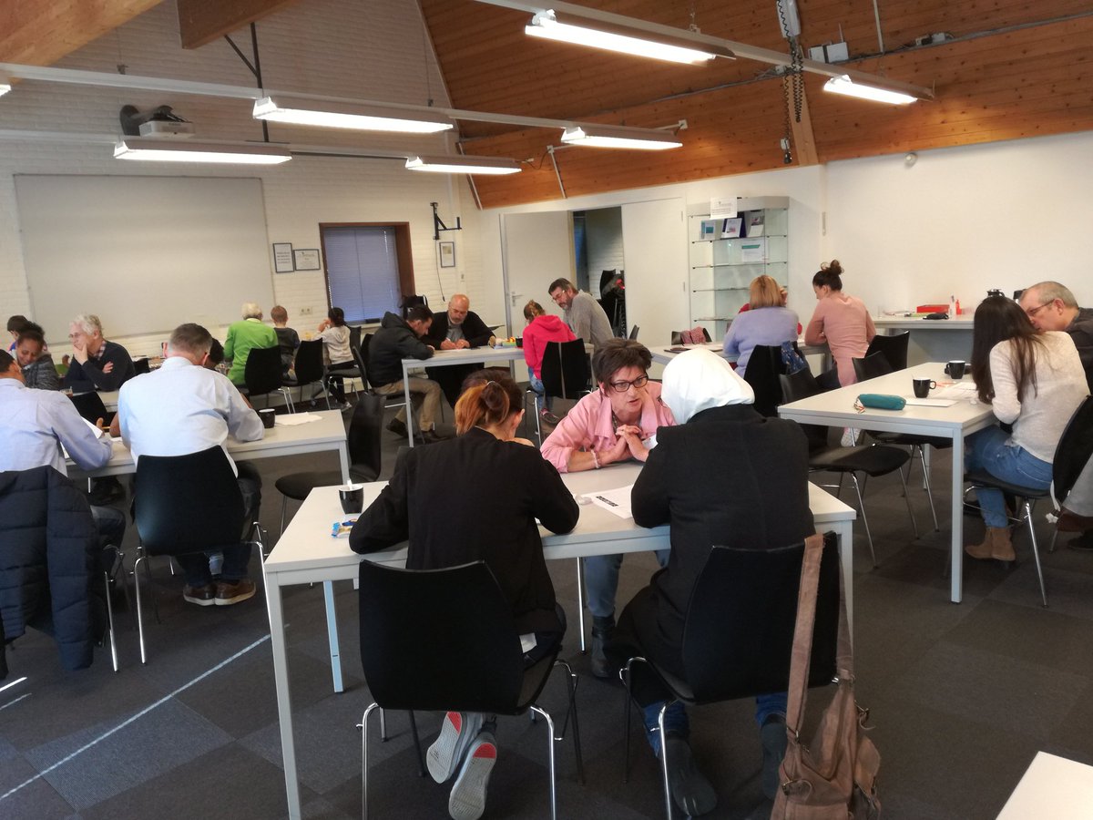 LEV_irene's tweet photo. Vandaag nieuwe @LEVgroep vrijwilliger Joke aanwezig bij Taalcafe Mierlo @gGeldrop_Mierlo. Zij gaat zich speciaal, samen met #maatschappelijkestagiaire Juultje met de  #kinderen bezighouden die meekomen. Op die manier kunnen de ouders zich helemaal richten op Nederlandse taal! https://t.co/mHdWiMZV8V