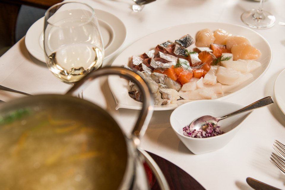 LePoissonZH's tweet photo. Haben Sie Lust, etwas Neues auszuprobieren? Buchen Sie jetzt und geniessen Sie ein köstliches Fischfondue und einen unvergesslichen Abend im Zentrum von Zürich! https://t.co/qyjPIuYh12

#restaurant #lepoisson #abendessen #zentrum #zürich #booknow #fischfondue #samstag #enjoy https://t.co/fx2MJAJevM