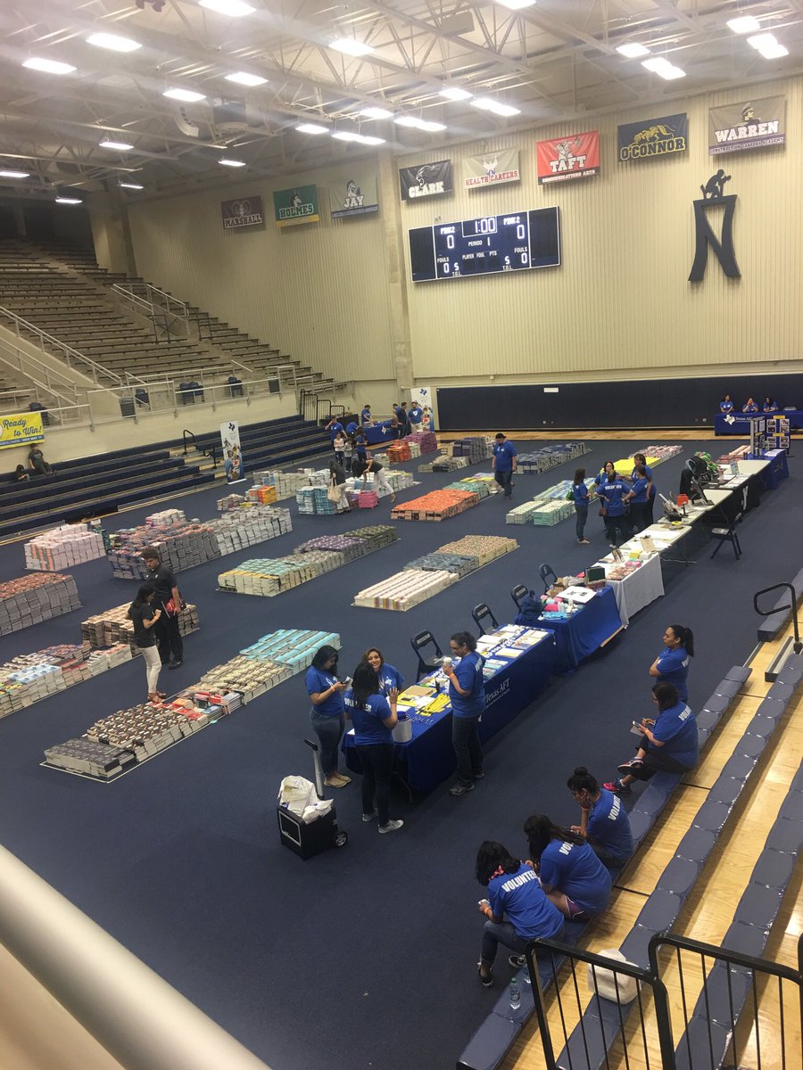 NISDValeTheatre's tweet photo. AFT First Book Giveaway is ready for eager parents & students to get FREE books! Teachers benefit, too!! #ValeInspired @NISDVale @AFTunion https://t.co/zx0QMCj3cR