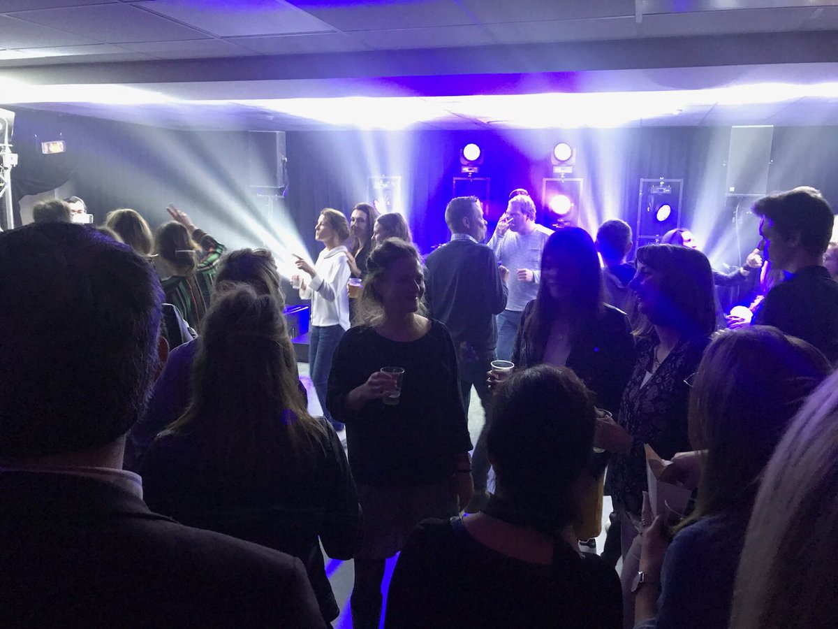 nicolaspavageau's tweet photo. Des frites 🍟 de la bière 🍺 de la musique 🎧 Merci à La Voix du Nord et son patron Gabriel d'Harcourt pour leur confiance dans la réalisation de ces 2 soirées ! Le défi réussi pour #ContactEvents : transformer la cafétéria en salle de concert puis en discothèque @lavoixdunord https://t.co/vthYO6hgSk