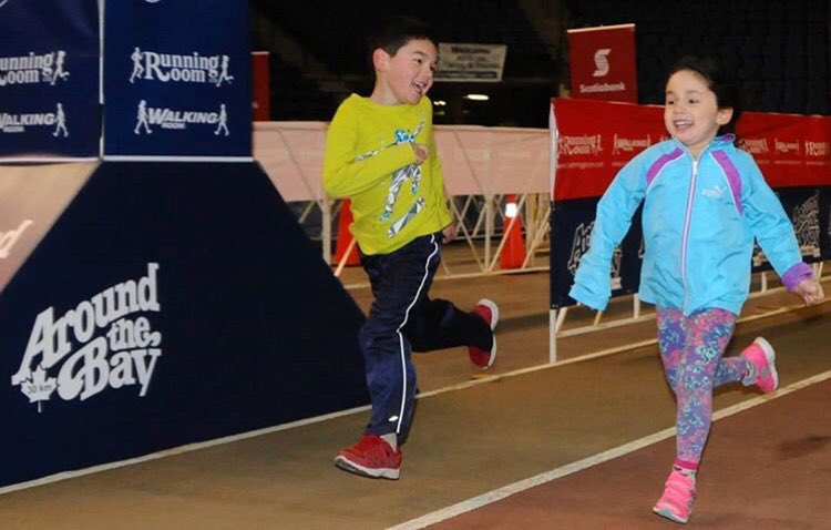 bayracerun's tweet photo. Being the kids along!  Kids Races are between 11 am - 2 pm today at @FirstONT_Centre. Enter the finish line from section 111 or 112. https://t.co/YXHydWwP7m