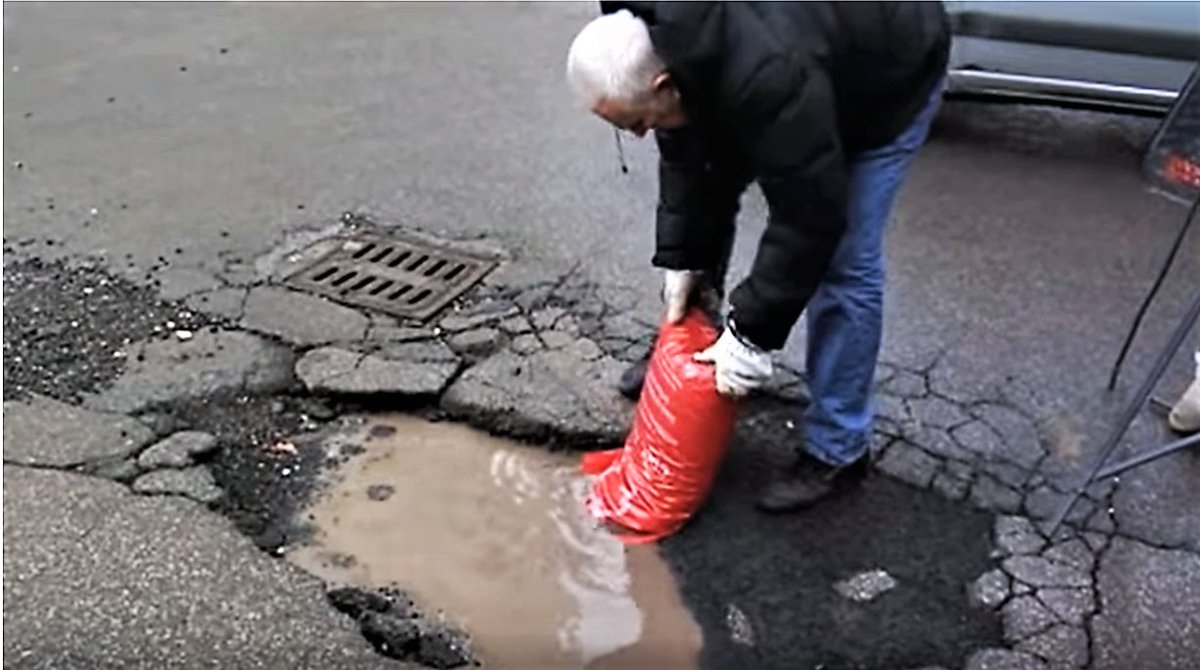 LA NORMALITÀ DIFFICILE IN UNA CITTÀ ALLO SBANDO. Qui il breve racconto di una giornata di ordinaria follia facebook.com/MarcoStancati4… <a href="/asbrilli/">Antonella S</a> <a href="/NicCardano/">nicoletta cardano</a> <a href="/giuliavaldi/">giulia valdi</a> <a href="/grgvicentini/">giorgio vicentini</a> @ineziessenziali <a href="/archeomemorie/">Stefania Berutti</a> <a href="/HR_GiadaS/">Giada Susca</a> <a href="/marifrazaf/">Francesca Zaffino</a> <a href="/benedettacosmi/">Benedetta Cosmi</a> <a href="/NGMangano/">Nunzio Guido Mangano</a> <a href="/statrosapristin/">Massimo Rosa</a>