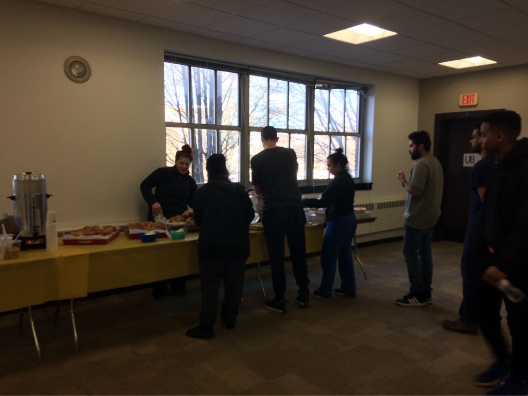 UB_SEC's tweet image. #UBHackathon breakfast is on. Some great food and coffee to help you keep going on hacking on your projects. #student #college #hackathon