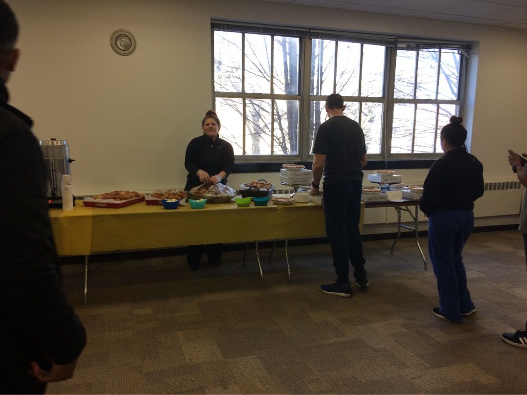 UB_SEC's tweet image. #UBHackathon breakfast is on. Some great food and coffee to help you keep going on hacking on your projects. #student #college #hackathon