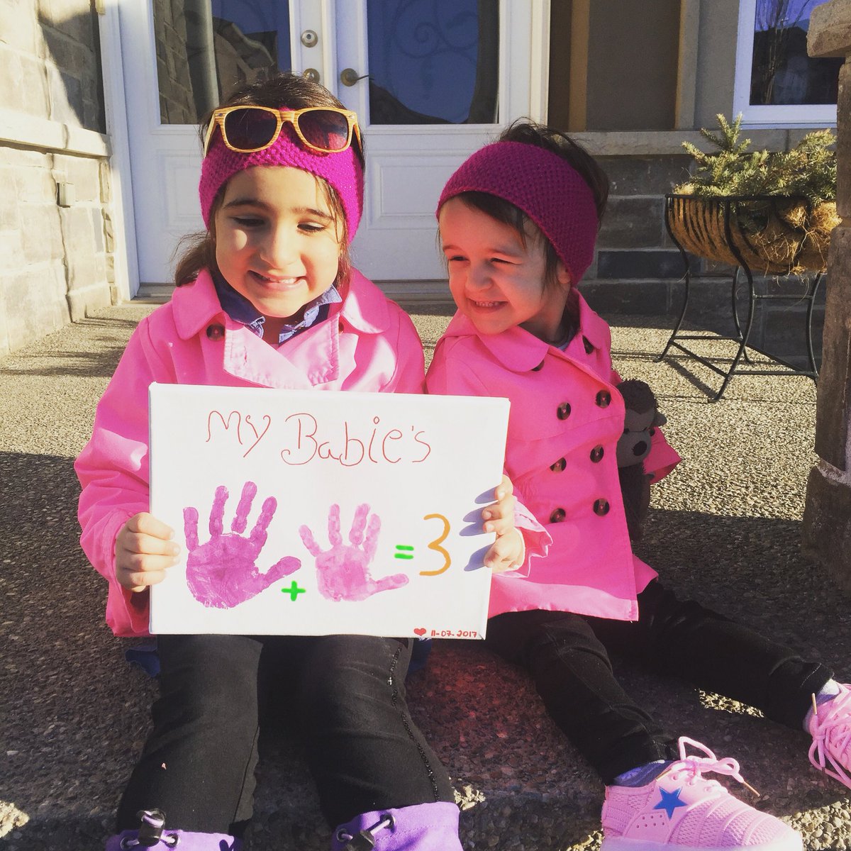 RobertCoruzzi's tweet photo. 3’s a party! And these are 2 super excited big sisters! #3saparty #itsagirl #daddysgirls #OMG #moreteaparties #girlsrule #outnumbered #oneluckyguy #coruzzi5 #teamcoruzzi https://t.co/A9hLZRMOaC